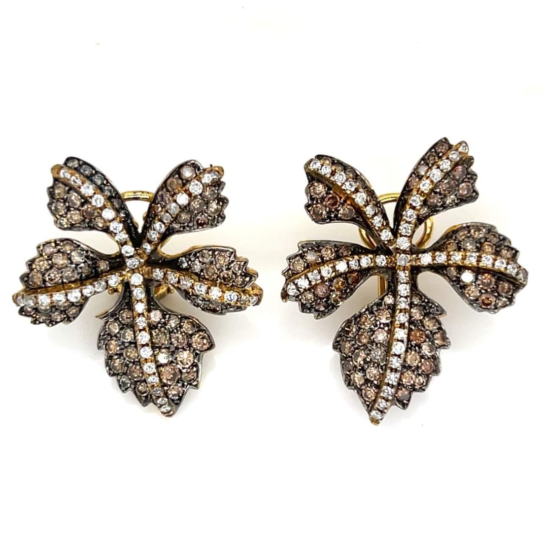 Elegant 18K Yellow Gold Earrings with Champagne and Diamond Accents: Elegant 18K Yellow Gold Earrings with Champagne and Diamond Accents These stunning 18K Yellow Gold Champagne Diamond Earrings are a luxurious addition to any jewelry collection. Weighing 25.5 grams, t