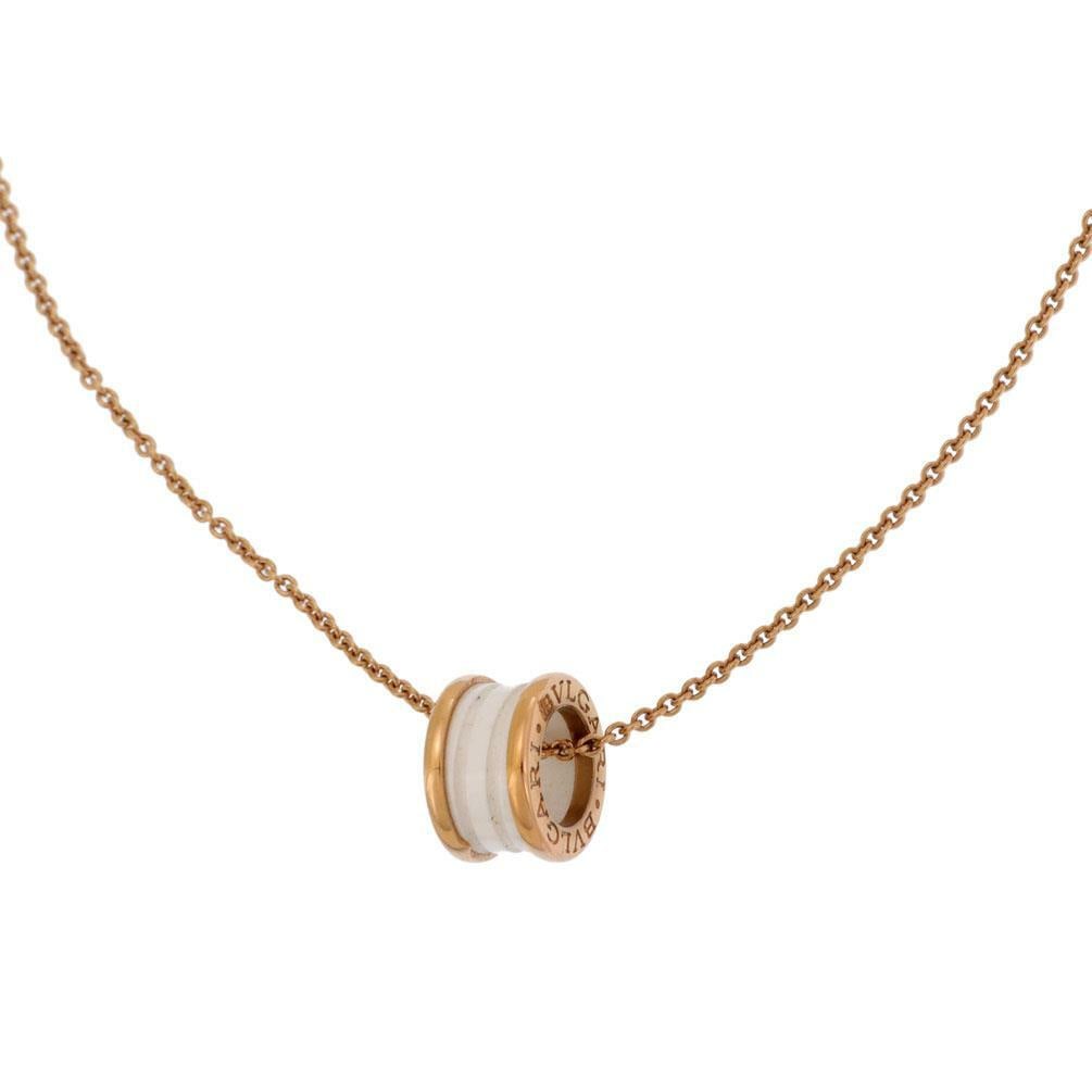 Bvlgari B. Zero1 Mini Pendant 18k Rose Gold White Ceramic Necklace: Bvlgari B. Zero1 Mini Pendant 18k Rose Gold White Ceramic Necklace Discover elegance with this authentic Bvlgari B. Zero1 mini pendant and chain from the renowned B.zero1 Collection. Expertly crafted