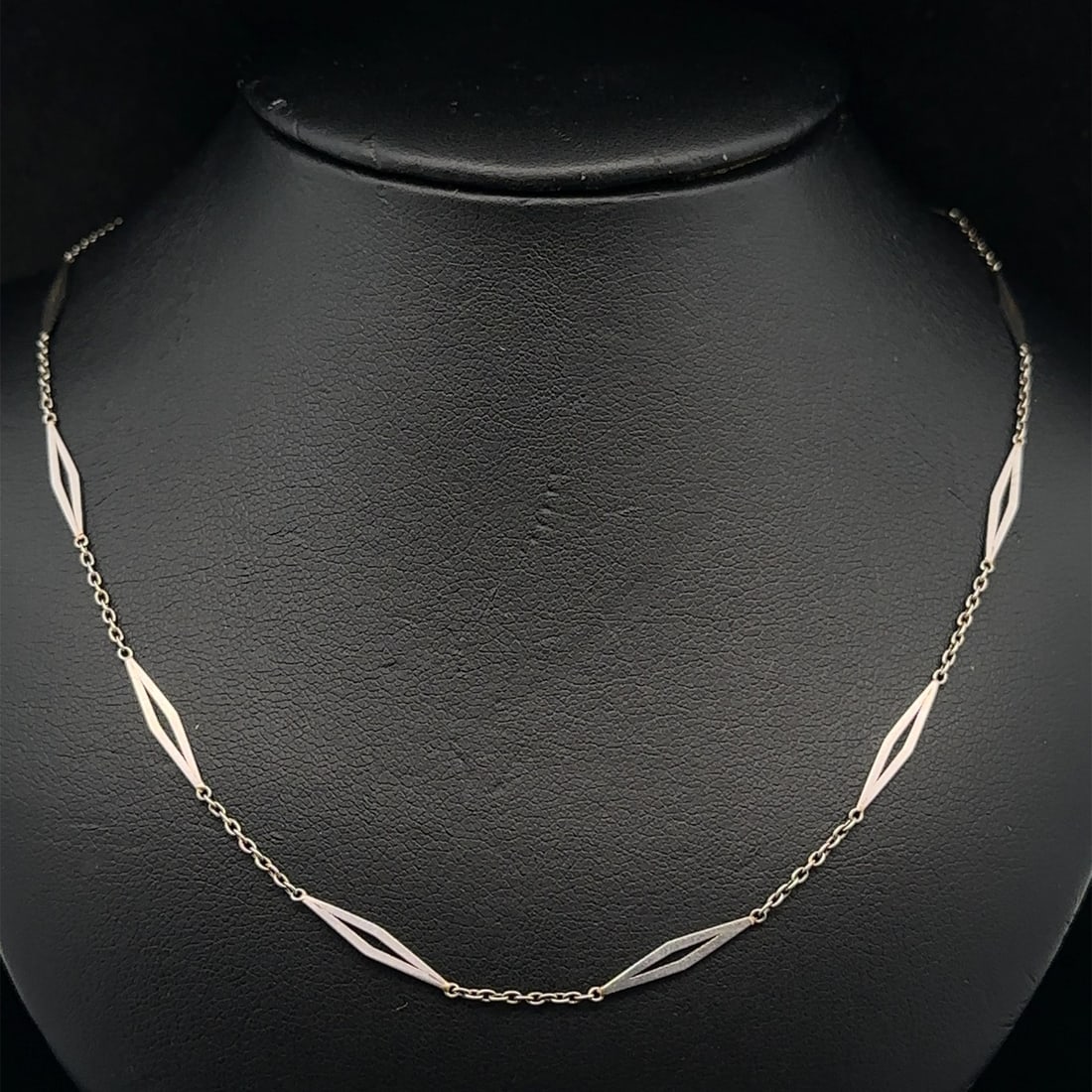 Art Deco Era Platinum 16 Inch Lozenge Link Antique Chain Necklace: Art Deco Era Platinum 16 Inch Lozenge Link Antique Chain Necklace This antique Art Deco necklace features a 16-inch fancy lozenge-shaped link chain crafted from solid platinum, marked .850. The chain