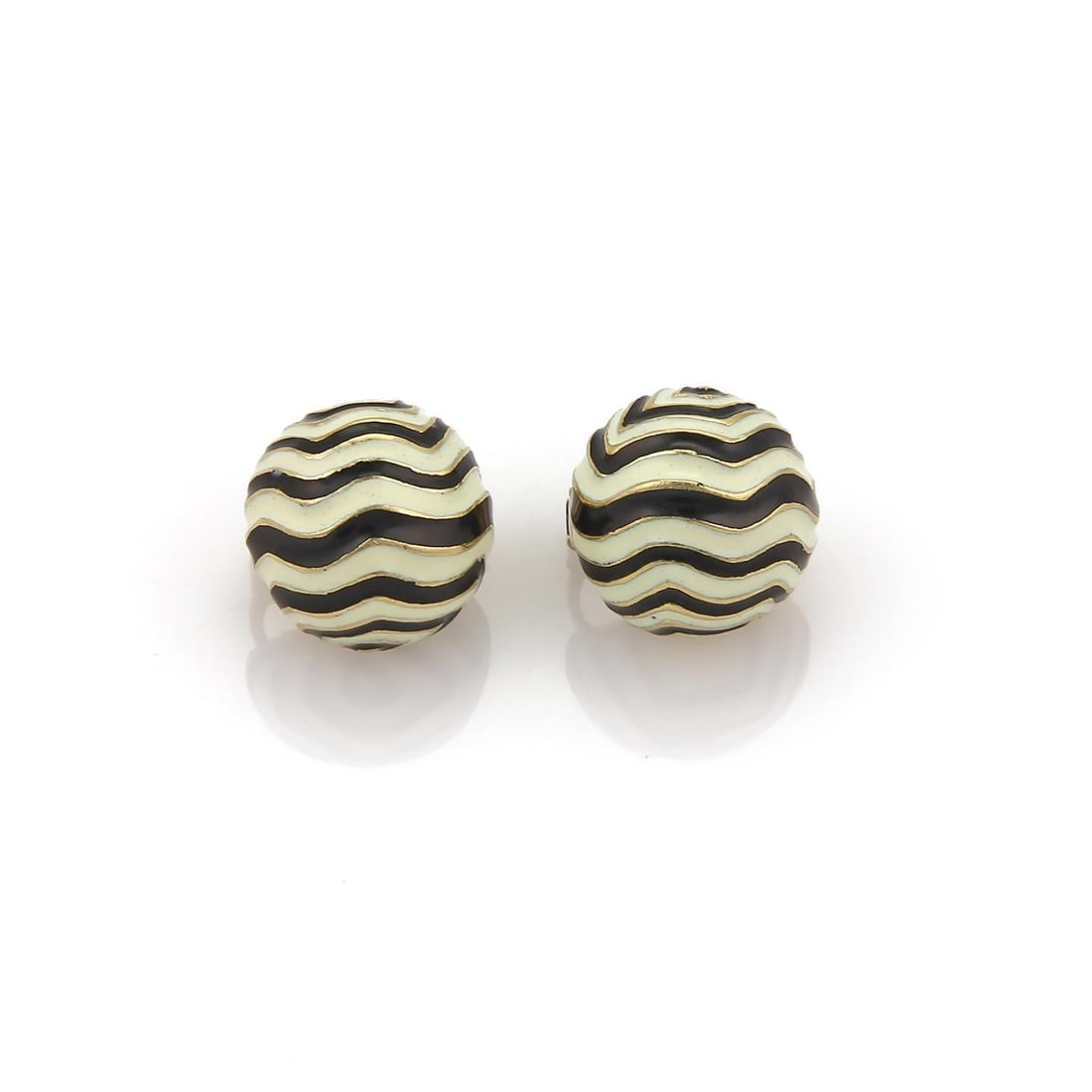 David Webb 18k Yellow Gold Black Cream Enamel Clip On Dome Earrings: David Webb 18k Yellow Gold Black Cream Enamel Clip On Dome Earrings Elevate your accessory collection with this stunning pair of David Webb earrings. Crafted from luxurious 18k yellow gold, these earr