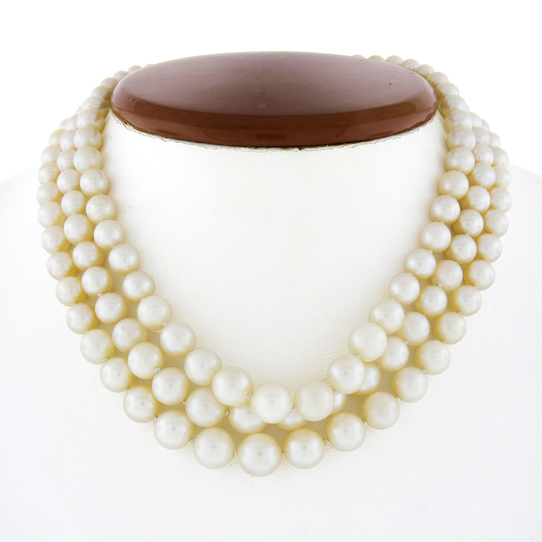 Vintage 14.5 Inch Pearl Necklace with 10k Gold Turquoise Clasp: Vintage 14.5 Inch Pearl Necklace with 10k Gold Turquoise Clasp This exquisite vintage necklace features a stunning 3-row strand of cultured pearls, each ranging from 5mm to 9mm in diameter, known for