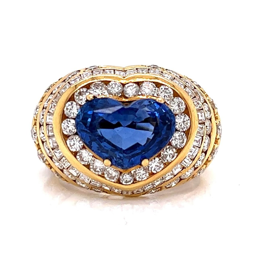 18K Yellow Gold Heart Sapphire 5.50 Ct Diamond Ring: 18K Yellow Gold Heart Sapphire 5.50 Ct Diamond Ring This stunning 18K Yellow Gold Heart Sapphire and Diamond Ring features a captivating heart-shaped sapphire at its center, weighing approximately 5.5