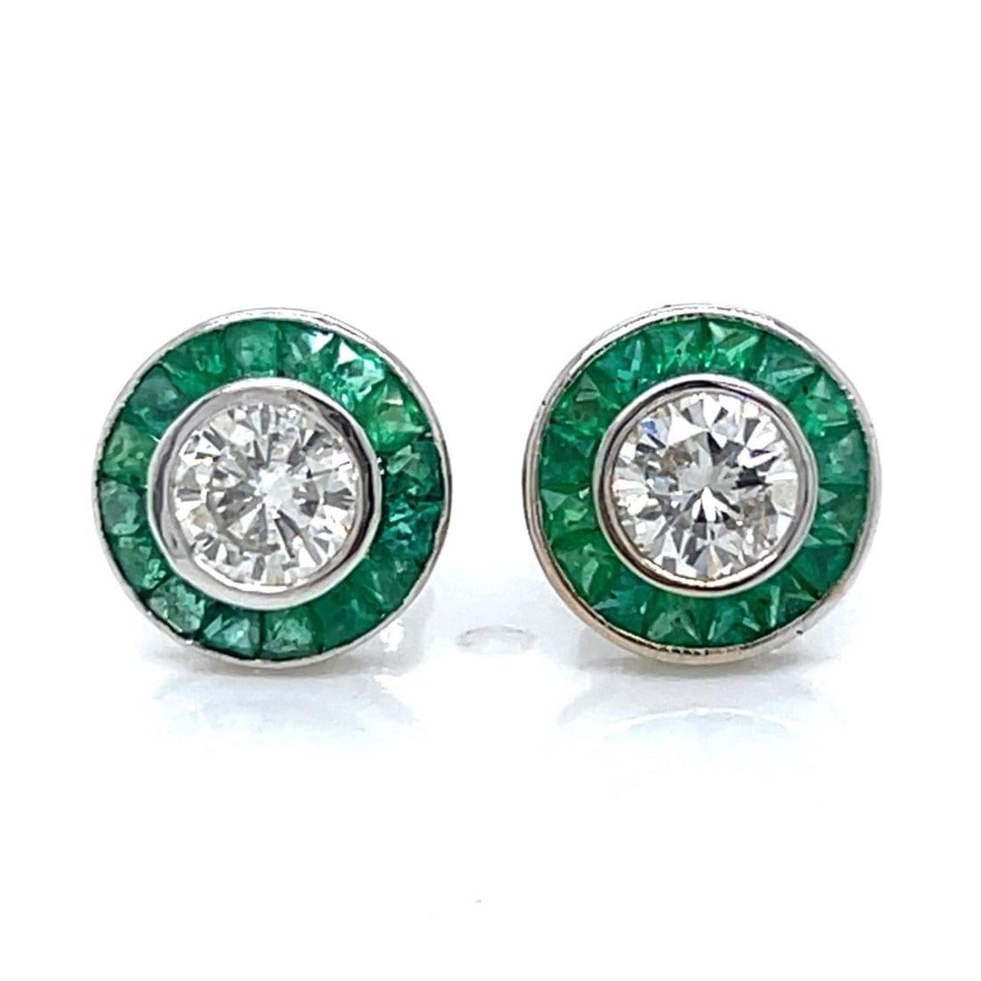 Diamond and Emerald Stud Earrings in 18K White Gold: Diamond and Emerald Stud Earrings in 18K White Gold These pre-owned stud earrings are crafted from 18K white gold and feature two diamonds with a total weight of 0.81 carat, exhibiting F-G color and S