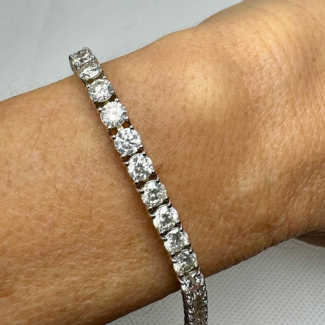 14K Gold 13.00 Ct Diamond Tennis Bracelet 37 Diamonds H-I SI2-I2: 14K Gold 13.00 Ct Diamond Tennis Bracelet 37 Diamonds H-I SI2-I2 Exquisite 13.00 Ct Diamond Tennis Bracelet crafted in 14K gold. This stunning piece features 37 diamonds with a total weight of approxi