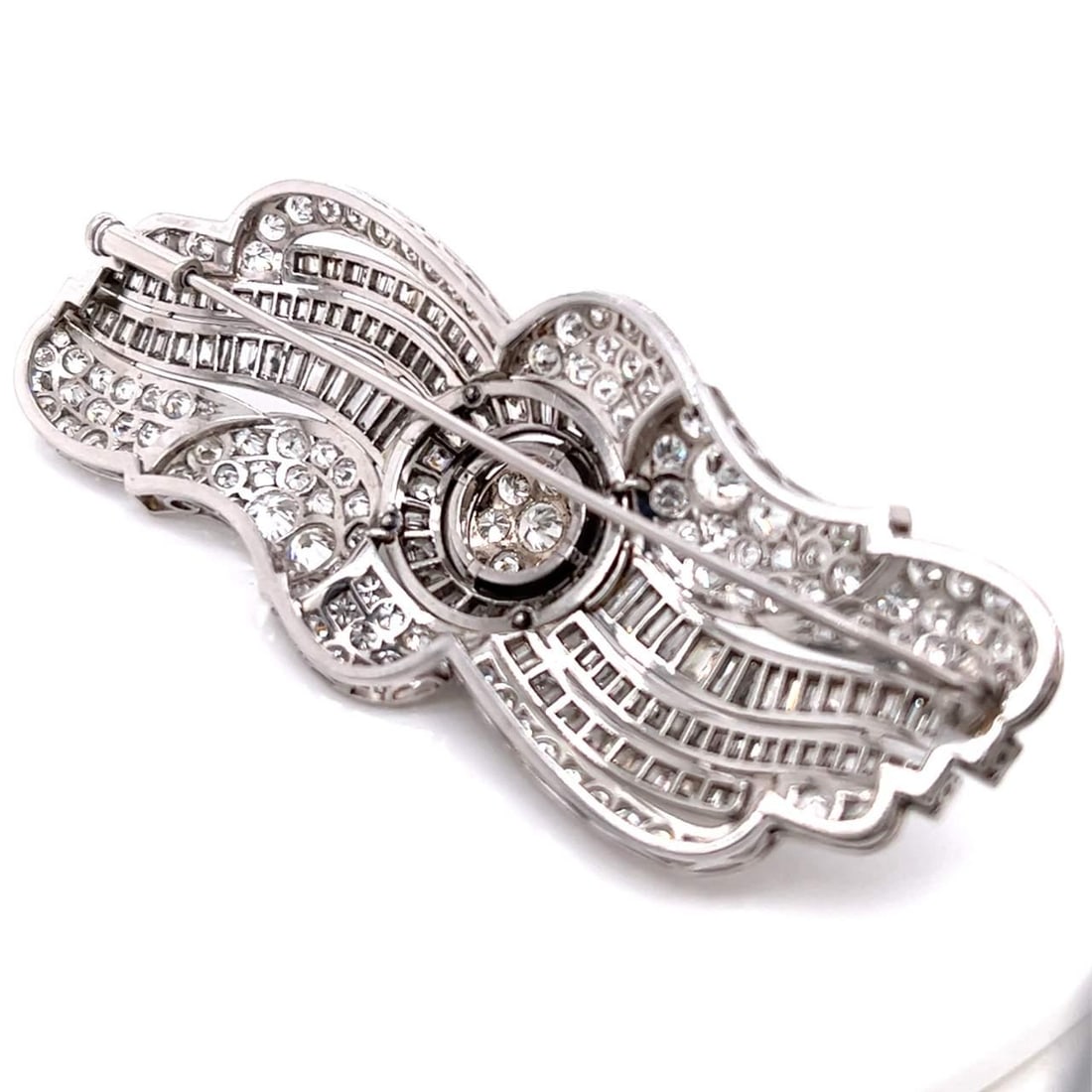Art Deco Platinum Brooch 16.00 Ct Diamonds F-G VVS-VS 3 Inch: Art Deco Platinum Brooch 16.00 Ct Diamonds F-G VVS-VS 3 Inch This exquisite Art Deco brooch is crafted in platinum and features a stunning arrangement of approximately 16.00 carats of diamonds, showca