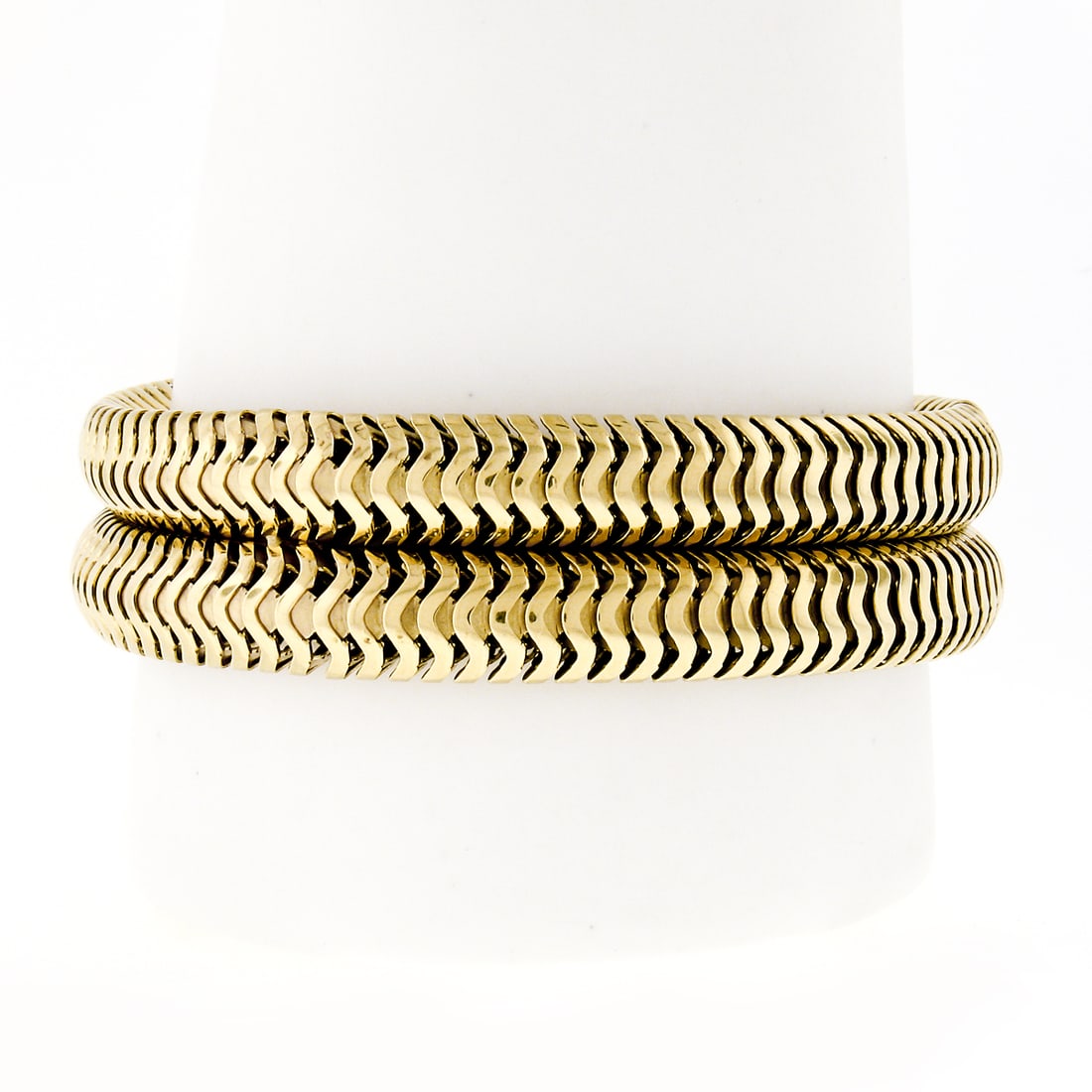 Vintage 14k Yellow Gold Dual Oval Snake Chain Bracelet 7.2 inch: Vintage 14k Yellow Gold Dual Oval Snake Chain Bracelet 7.2 inch Discover a stunning Retro Vintage bracelet crafted from solid 14k yellow gold. This exquisite piece features a unique dual oval snake ch