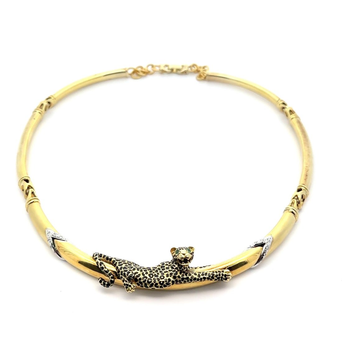 18 Inch 14k Yellow Gold Leopard Collar Necklace With Diamonds And Emerald Eyes: 18 Inch 14k Yellow Gold Leopard Collar Necklace With Diamonds And Emerald Eyes This striking collar necklace features a laying leopard motif crafted from 14k yellow gold, complemented by an 18k gold c