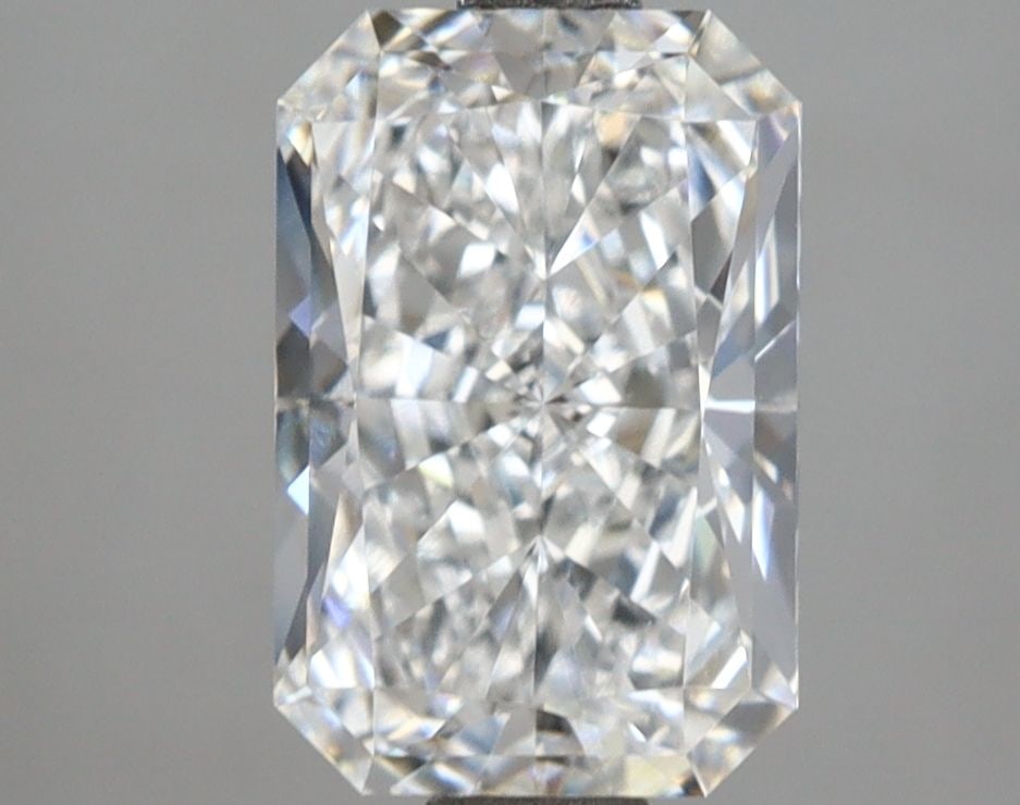Loose Diamond - RADIANT 2.57ct D VVS1: Loose Diamond - RADIANT 2.57ct D VVS1 Source: This is a real non-mined Diamond that has been grown in a lab Shape: RADIANT Carats: 2.57 Color: D Clarity: VVS1 Certification: IGI Video: