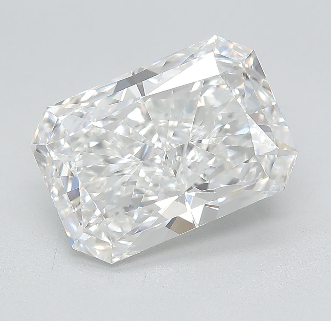 Loose Diamond - RADIANT 5.59ct E VS1: Loose Diamond - RADIANT 5.59ct E VS1 Source: This is a real non-mined Diamond that has been grown in a lab Shape: RADIANT Carats: 5.59 Color: E Clarity: VS1 Certification: IGI Video: