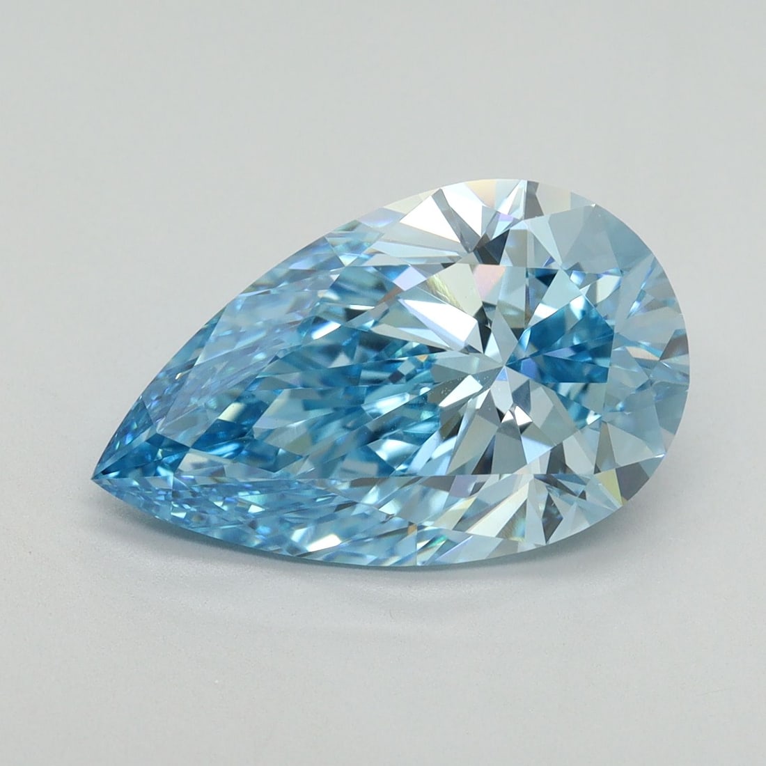 Loose Diamond - PEAR 5.07ct Fancy Vivid Blue VVS2: Loose Diamond - PEAR 5.07ct Fancy Vivid Blue VVS2 Source: This is a real non-mined Diamond that has been grown in a lab Shape: PEAR Carats: 5.07 Color: Fancy Vivid Blue Certification: IGI Video: