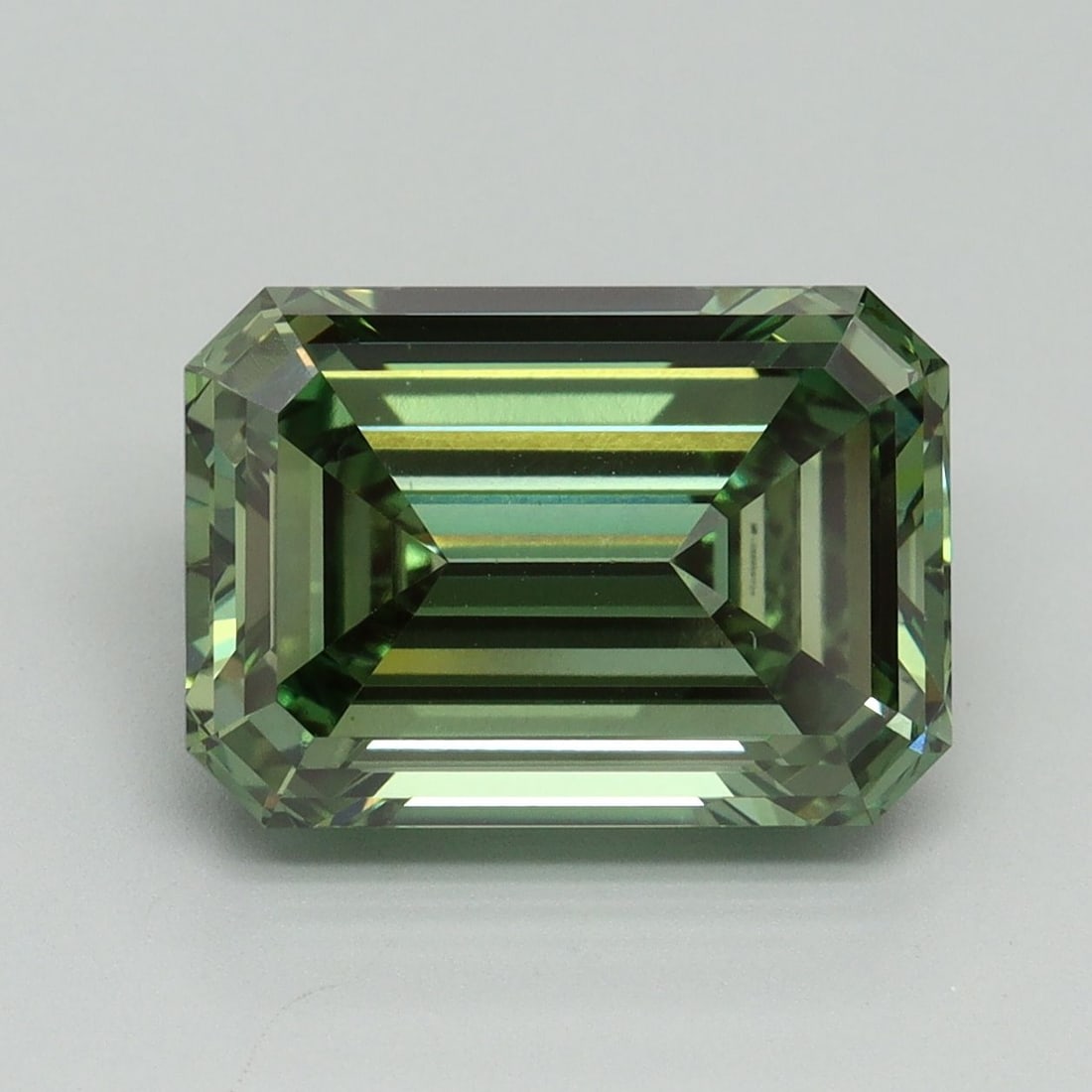 Loose Diamond - EMERALD 5.05ct Fancy Vivid Green VS1: Loose Diamond - EMERALD 5.05ct Fancy Vivid Green VS1 Source: This is a real non-mined Diamond that has been grown in a lab Shape: EMERALD Carats: 5.05 Color: Fancy Vivid Green Certification: IGI Video
