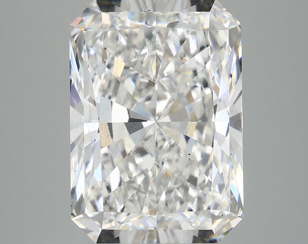 Loose Diamond - RADIANT 5.54ct E VS2: Loose Diamond - RADIANT 5.54ct E VS2 Source: This is a real non-mined Diamond that has been grown in a lab Shape: RADIANT Carats: 5.54 Color: E Clarity: VS2 Certification: IGI Condition: Pre-Owned PLE