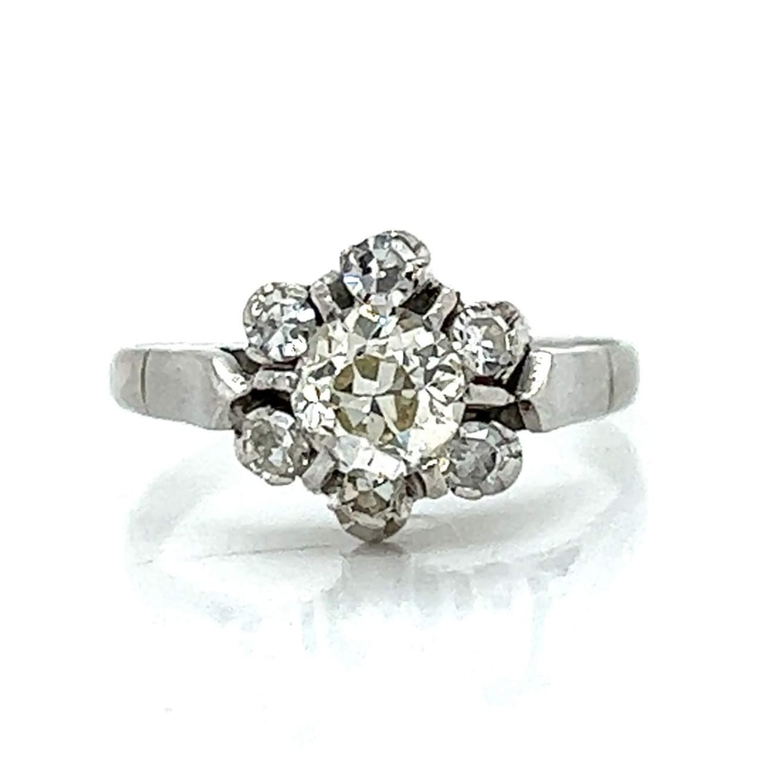 Art Deco Platinum Ring with 0.65 Ct Diamond and 6 Accent Diamonds: Art Deco Platinum Ring with 0.65 Ct Diamond and 6 Accent Diamonds This exquisite Art Deco ring showcases a stunning central diamond weighing approximately 0.65 Ct, characterized by its N color and SI1