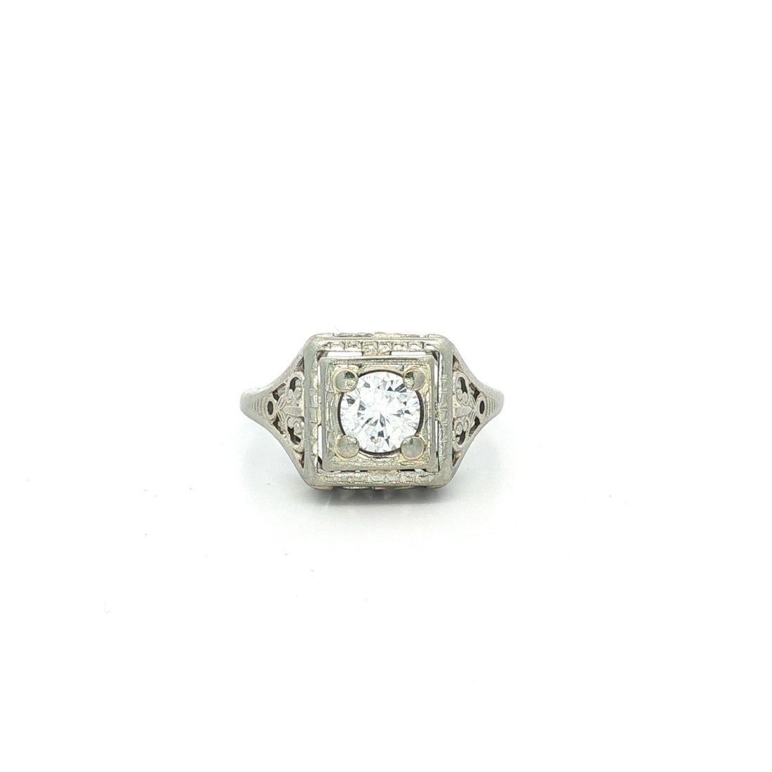 Vintage 18k White Gold 0.45ct Diamond Solitaire Filigree Ring: Vintage 18k White Gold 0.45ct Diamond Solitaire Filigree Ring This exquisite vintage ring features a stunning 0.45ct round brilliant cut diamond, prong set in solid 18k white gold. The diamond is grad