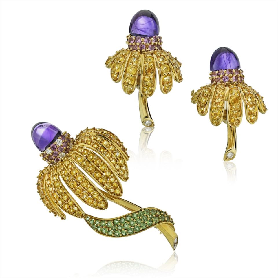 Tiffany & Co. Circa 1990 18K Gold Sapphire Amethyst Diamond Jewelry Set: Tiffany & Co. Circa 1990 18K Gold Sapphire Amethyst Diamond Jewelry Set This exquisite jewelry set from Tiffany & Co., crafted in circa 1990, features stunning pieces made of 18K yellow gold. The set