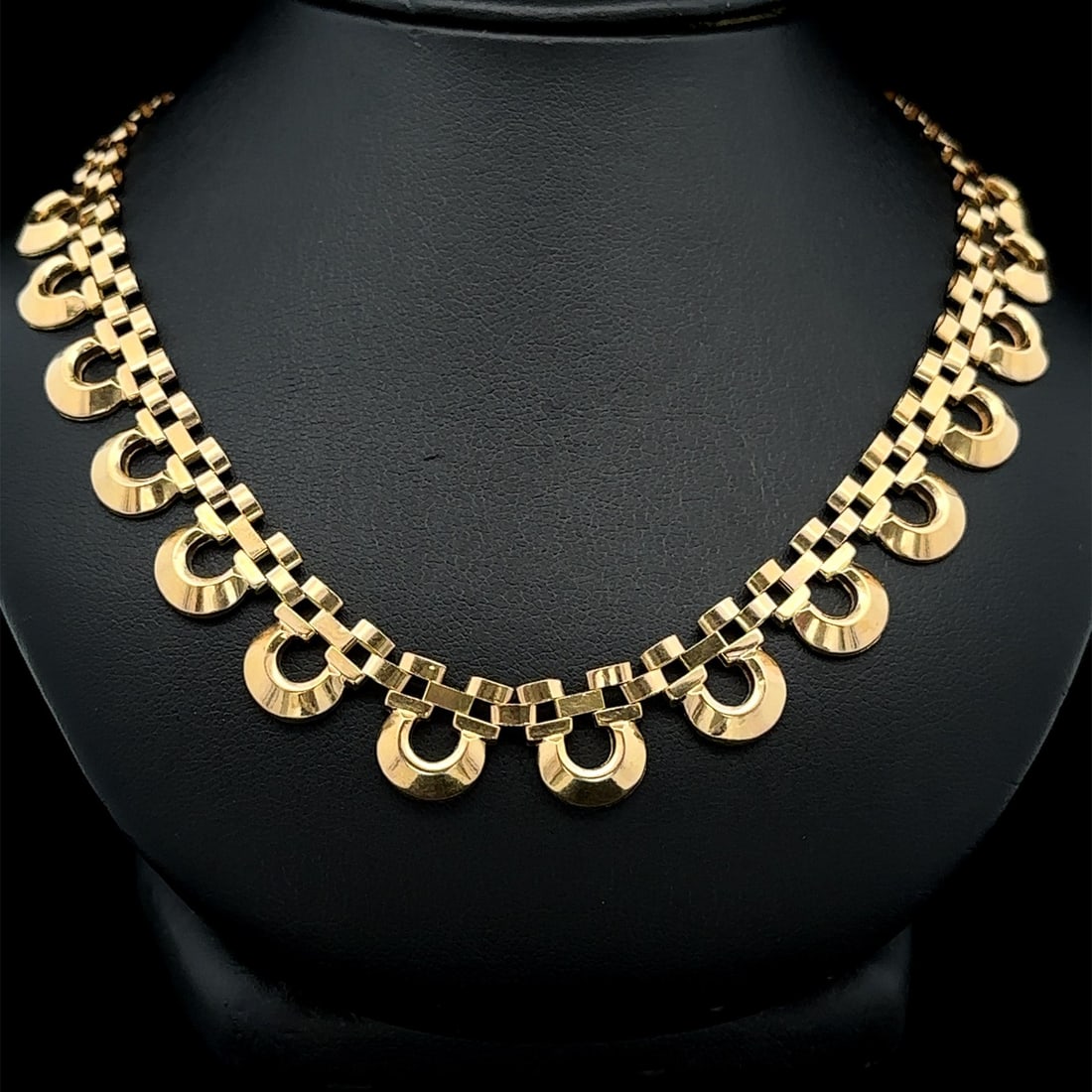 Vintage 18k Gold 17 Inch Panther Link Necklace with Polished Drops: Vintage 18k Gold 17 Inch Panther Link Necklace with Polished Drops This exquisite vintage Italian necklace features a solid 18k yellow gold construction with a polished finish. Designed in a striking