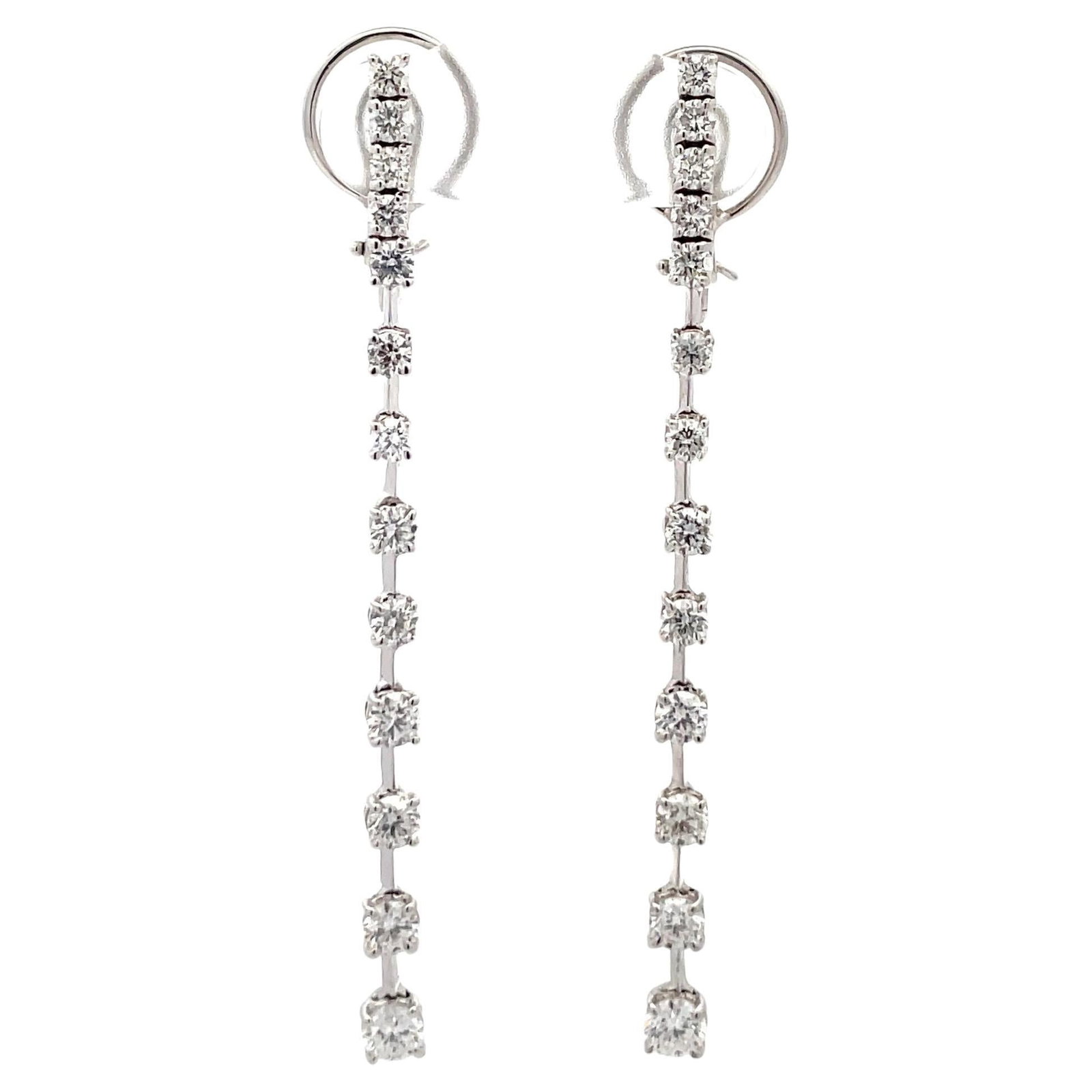 Harbor Diamonds 2.11 Carat Diamond Bar Dangle Earrings in 18K White Gold: Harbor Diamonds 2.11 Carat Diamond Bar Dangle Earrings in 18K White Gold Elevate your style with these exquisite Diamond Bar Dangle Drop Earrings, crafted in luxurious 18 karat white gold. Featuring a