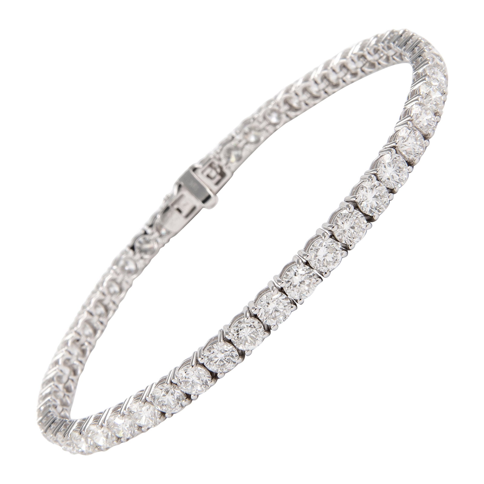 8.80ct D-F Diamond Tennis Bracelet 18k White Gold: 8.80ct D-F Diamond Tennis Bracelet 18k White Gold This exquisite tennis bracelet showcases 48 round brilliant diamonds totaling 8.80 carats, featuring approximately D-F color and SI1 clarity. The diam