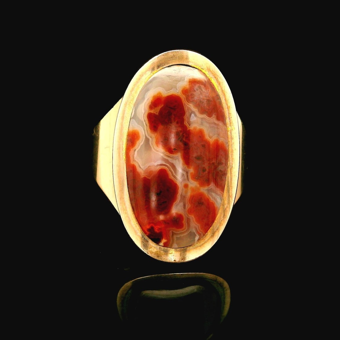 Victorian 9k Rosy Yellow Gold Inlaid Agate Cocktail Ring 10.5: Victorian 9k Rosy Yellow Gold Inlaid Agate Cocktail Ring 10.5 This exquisite Antique Victorian cocktail ring features a large oval inlaid agate stone, showcasing a mottled reddish-brown pattern with a