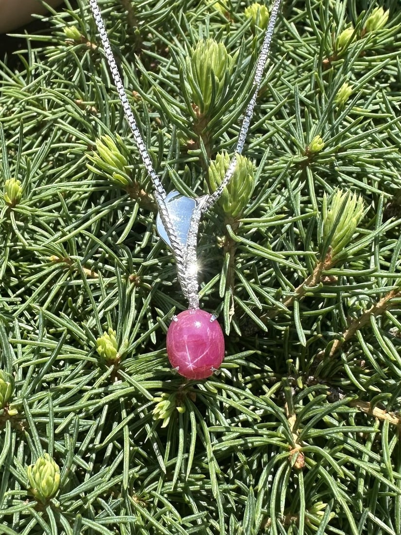 18k White Gold Star Ruby Diamond Dangle Pendant Necklace 2.29ctw: 18k White Gold Star Ruby Diamond Dangle Pendant Necklace 2.29ctw This exquisite necklace features a stunning pendant crafted from solid 18k white gold, showcasing a natural genuine star ruby at its ce