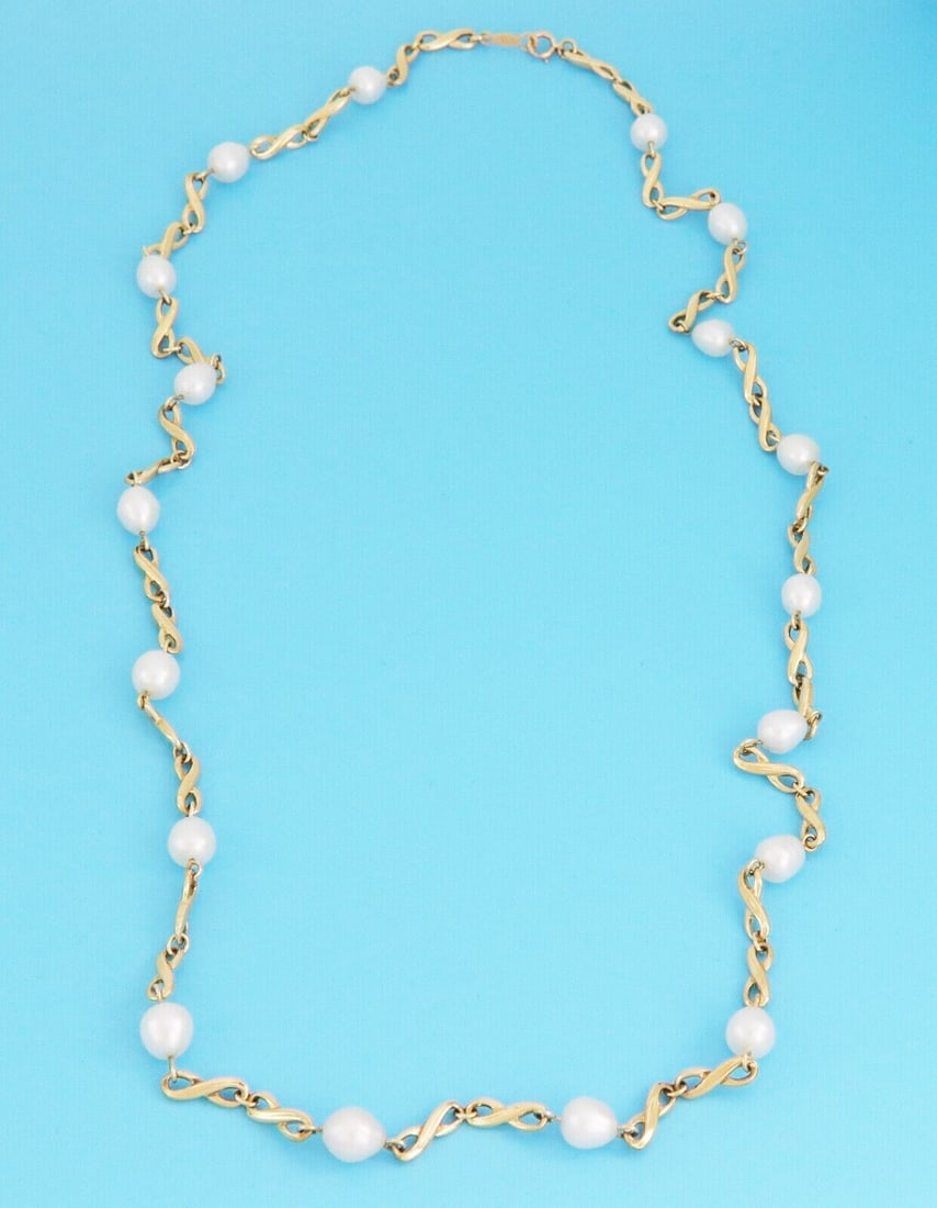 24 Inch Pearl Chain Necklace with 18k Yellow Gold Infinity Links by Mikimoto: 24 Inch Pearl Chain Necklace with 18k Yellow Gold Infinity Links by Mikimoto This Mikimoto Infinity Link necklace features lustrous pearls set in 18k yellow gold. Measuring 24 inches in length, the ch