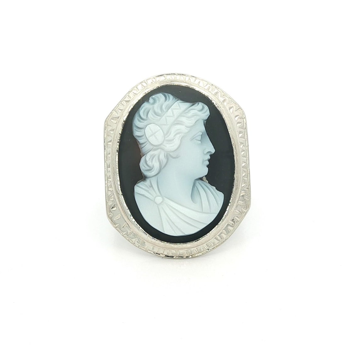Antique White Gold Men's Cameo Ring with Black Hardstone: Antique White Gold Men's Cameo Ring with Black Hardstone This exquisite Antique White Gold Large Carved Black Hardstone Portrait Men's Cameo Ring features a stunning oval-cut natural genuine hardstone