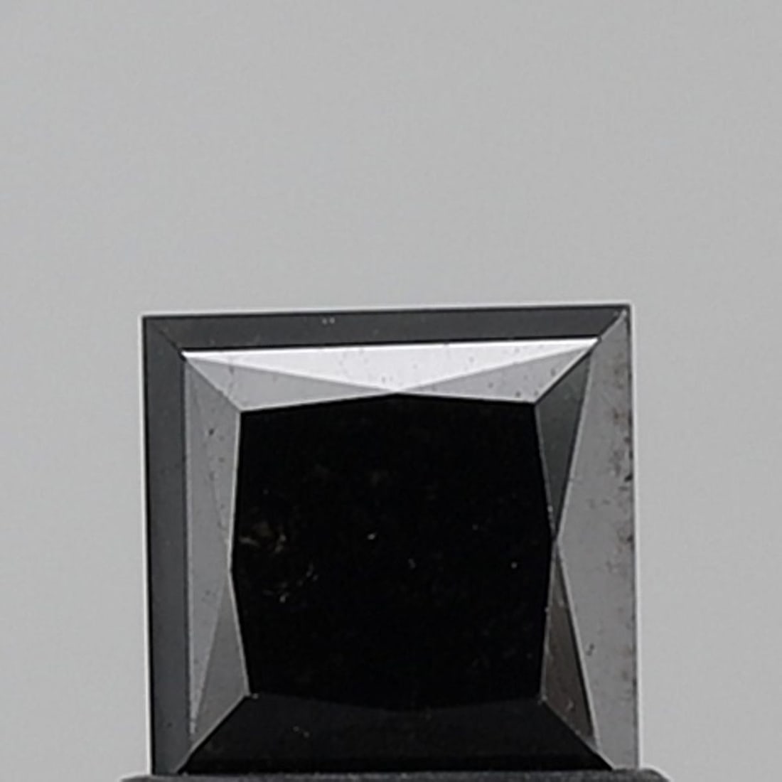 Loose Diamond - PRINCESS 0.76ct Black VVS2: Loose Diamond - PRINCESS 0.76ct Black VVS2 Source: Natural Shape: PRINCESS Carats: 0.76 Color: Black Certification: NONE Video: