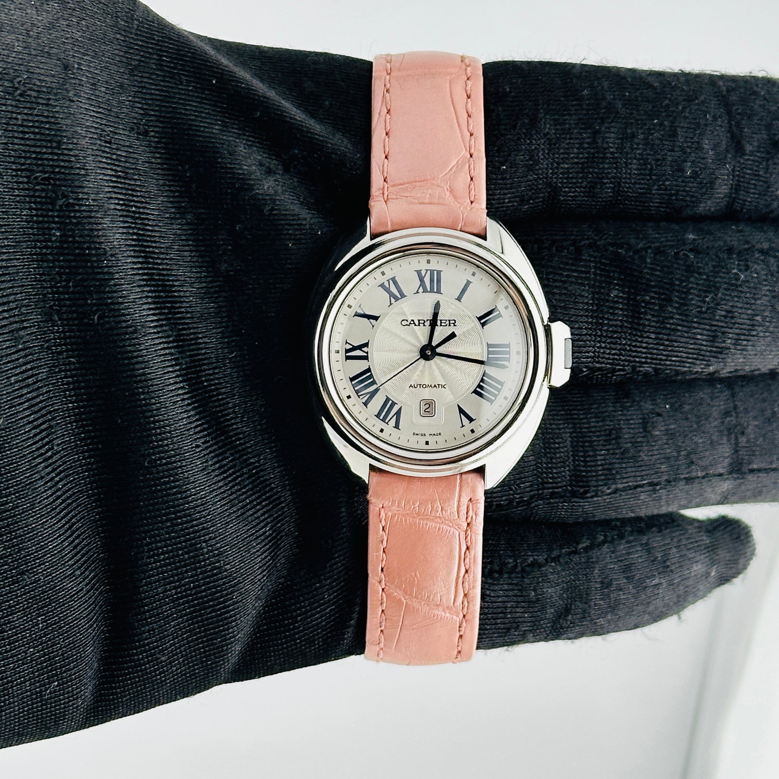 Cartier Cle Ladies Leather Strap Watch Ref 3867 CRWSCL0005 With Papers 2016: Cartier Cle Ladies Leather Strap Watch Ref 3867 CRWSCL0005 With Papers 2016 This Cartier Cle wristwatch features a silver dial and a smooth bezel, paired with a leather bracelet. The timepiece is desi