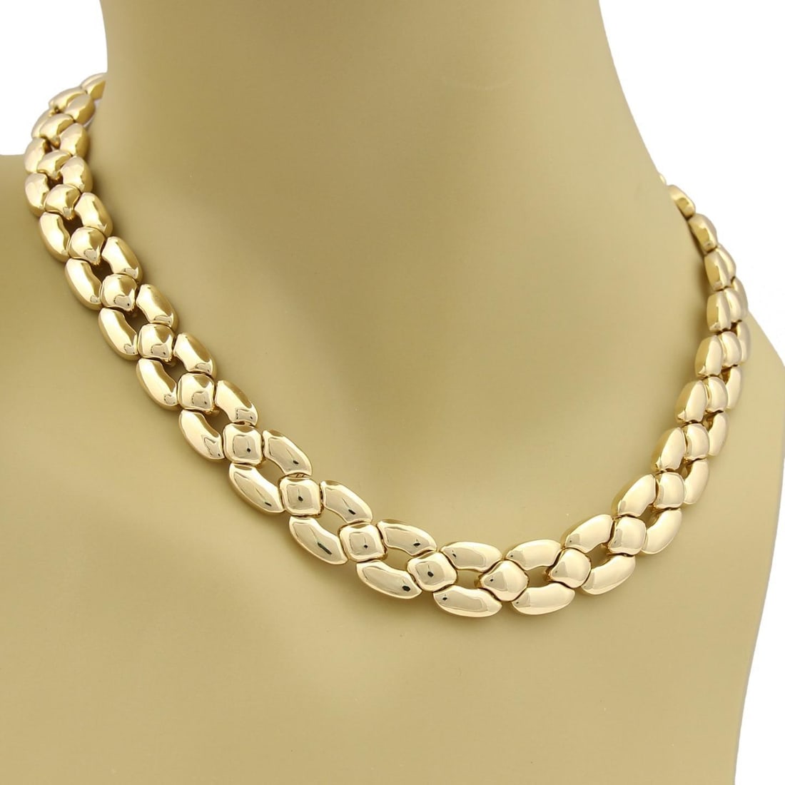 Cartier 18k Yellow Gold 12mm Wide 3 Row Link Collar Necklace: Cartier 18k Yellow Gold 12mm Wide 3 Row Link Collar Necklace Discover the elegance of this authentic collar necklace from Cartier, expertly crafted from 18k yellow gold with a high polished finish. Th