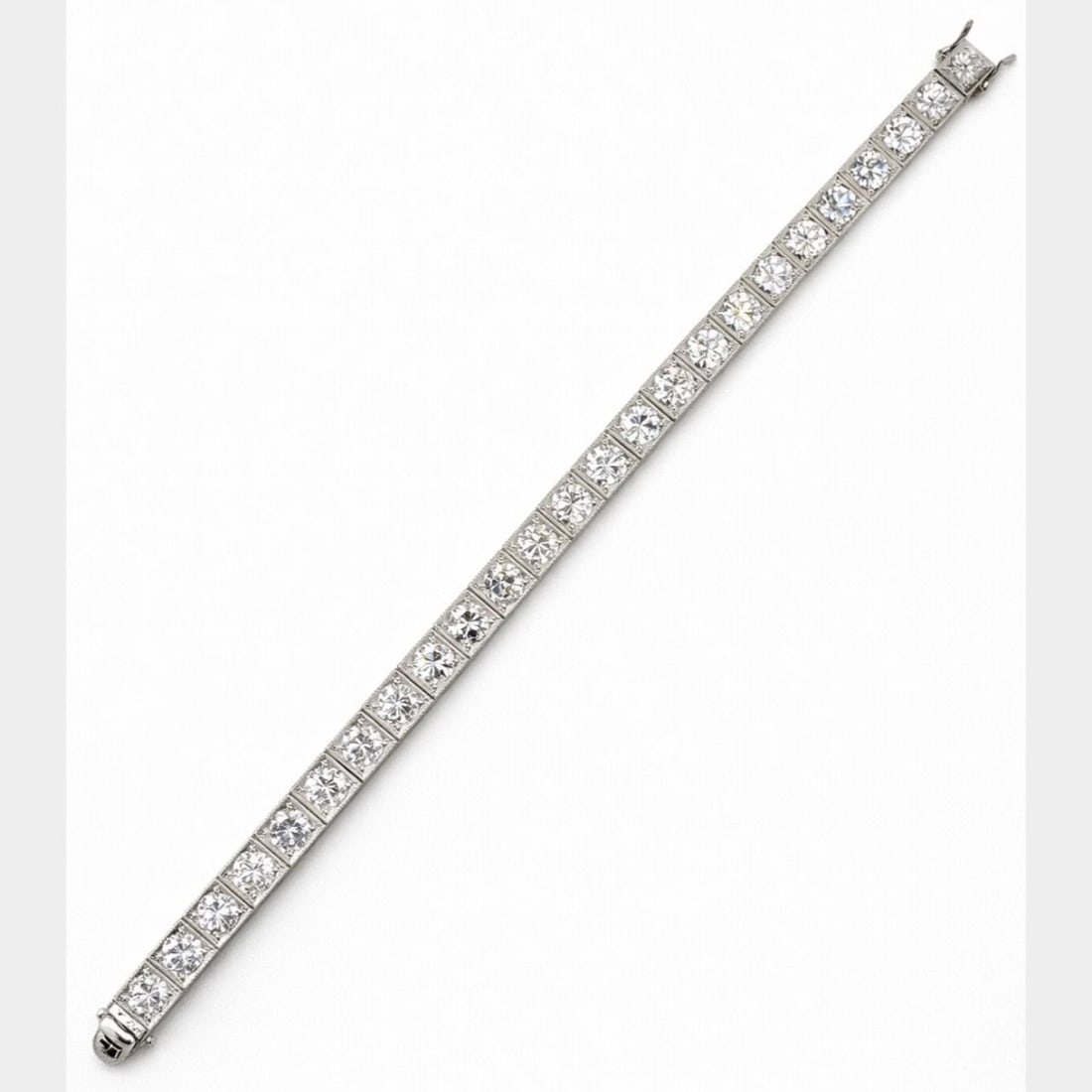 17.50 Carat Diamond Tennis Bracelet in Platinum 7 Inch: 17.50 Carat Diamond Tennis Bracelet in Platinum 7 Inch This platinum tennis bracelet features 27 European-cut diamonds with a total approximate weight of 17.50 carats. The diamonds are graded G-I in c