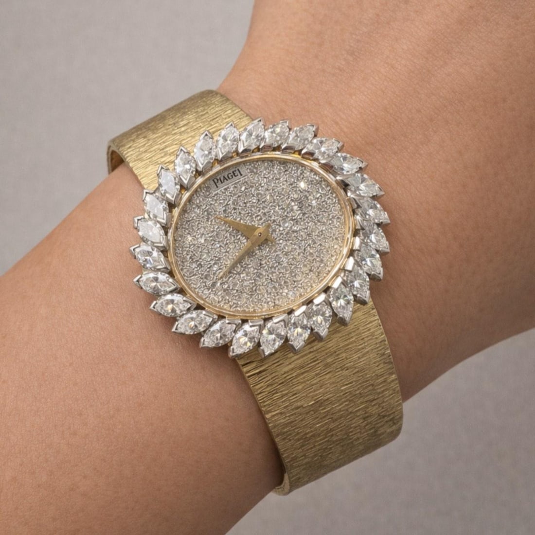 18K Gold Piaget Wristwatch with Marquise and Round Diamonds 25mm Manual: 18K Gold Piaget Wristwatch with Marquise and Round Diamonds 25mm Manual This Piaget watch is crafted from 18K yellow gold and features a 25mm case. The design is adorned with original diamonds, includ