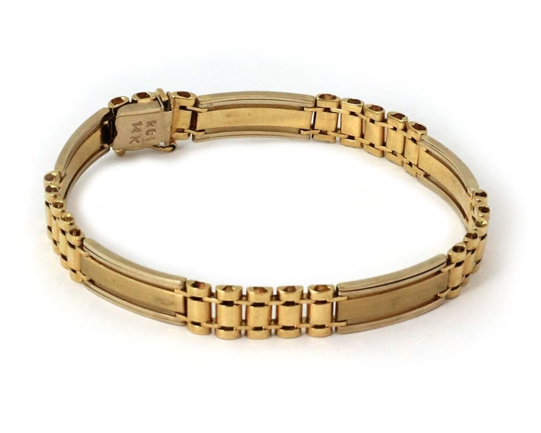 Vintage 14k Yellow Gold Long Bar Link Bracelet 8 Inch: Vintage 14k Yellow Gold Long Bar Link Bracelet 8 Inch This vintage link bracelet features a long bar design crafted from 14k yellow gold. Its classic construction makes it a versatile accessory, suita