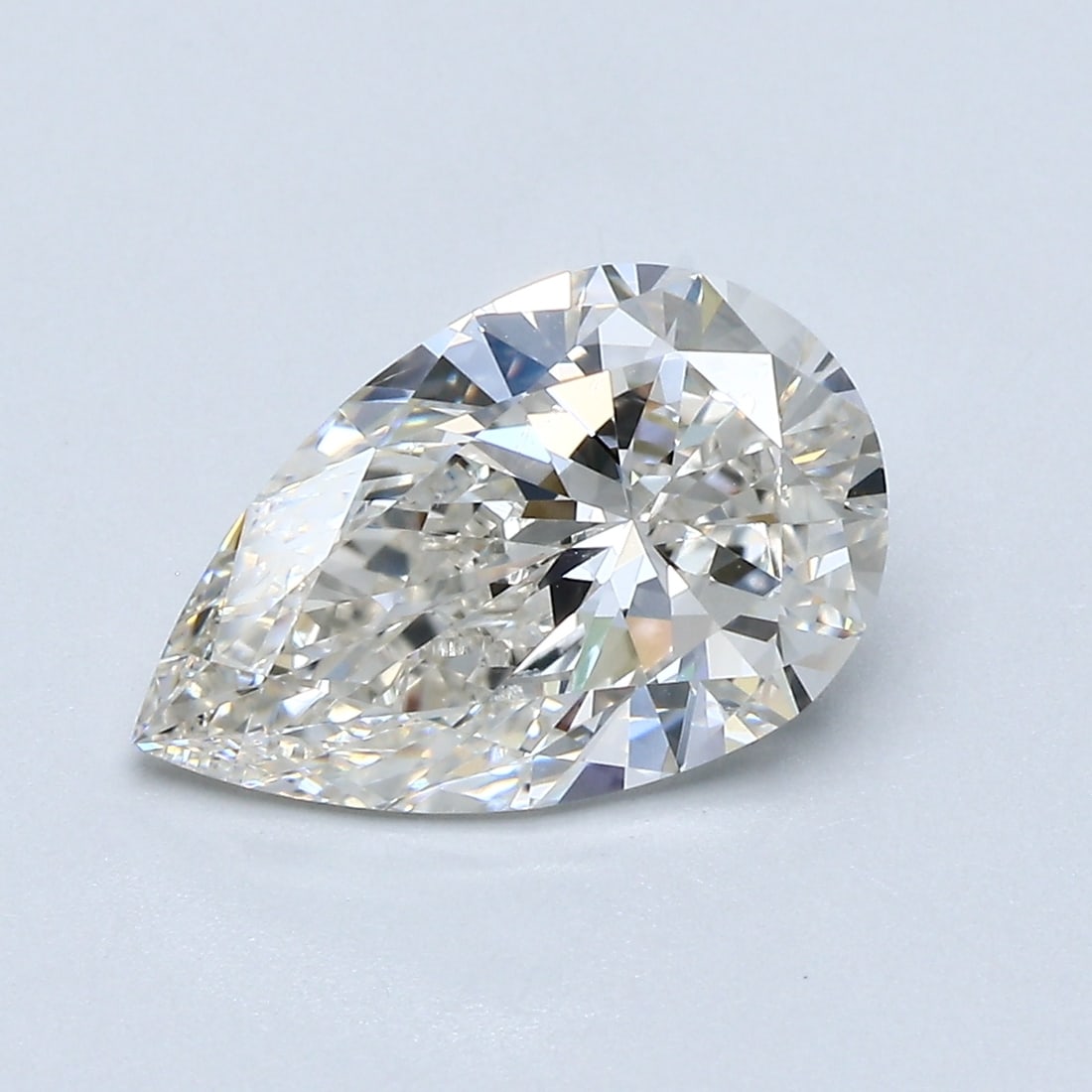 Loose Diamond - PEAR 2.5ct H VS2: Loose Diamond - PEAR 2.5ct H VS2 Source: Natural Mined Diamond Shape: PEAR Carats: 2.5 Color: H Clarity: VS2 Certification: GIA Condition: Pre-Owned PLEASE NOTE: Framed, Large, or heavy items do not h