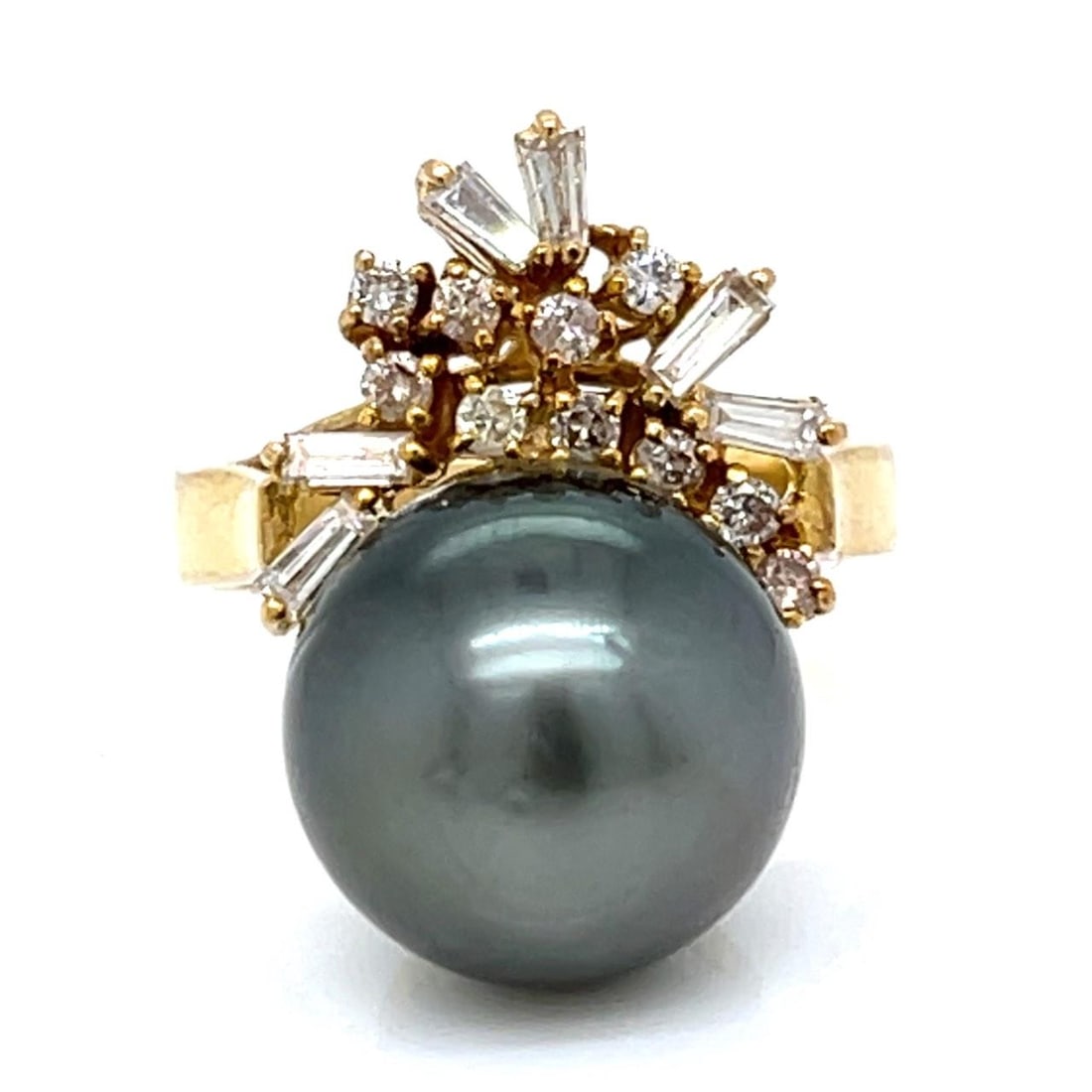 South Sea Pearl and Diamond Ring in 14K Yellow Gold Size 7.5: South Sea Pearl and Diamond Ring in 14K Yellow Gold Size 7.5 This elegant ring features a 14K yellow gold setting adorned with a 13.1mm South Sea pearl. The design is accented by 16 diamonds totaling