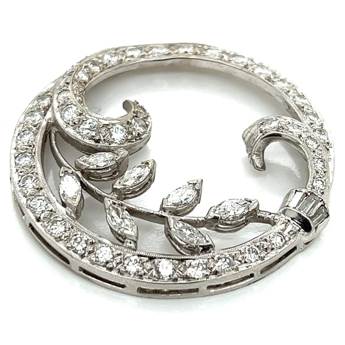 Art Deco Platinum Brooch with 3.40 Ct Diamonds: Art Deco Platinum Brooch with 3.40 Ct Diamonds This exquisite Art Deco brooch showcases a stunning array of 57 diamonds with a total weight of approximately 3.40 carats. Crafted from platinum, the dia