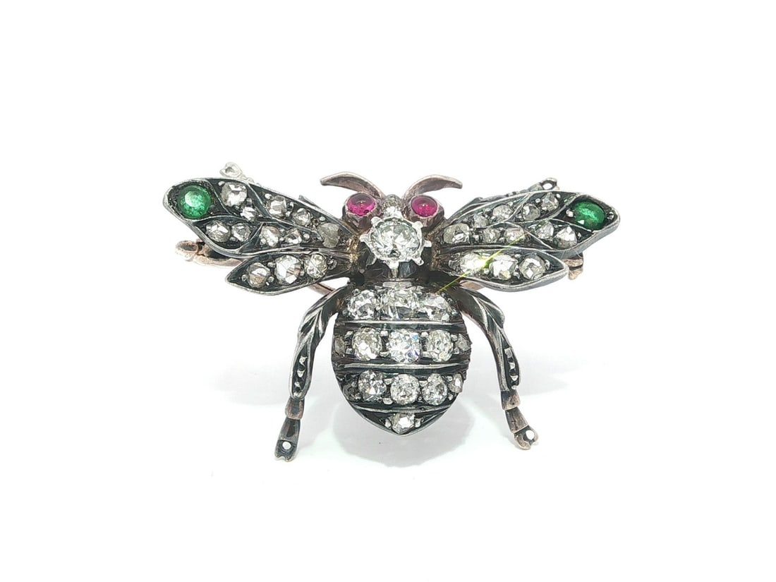 Large Antique Bee Brooch with 1.2ctw Diamonds in Gold and Silver: Large Antique Bee Brooch with 1.2ctw Diamonds in Gold and Silver This antique brooch is crafted in the form of a detailed large bee, featuring a front made of solid silver and a back constructed from