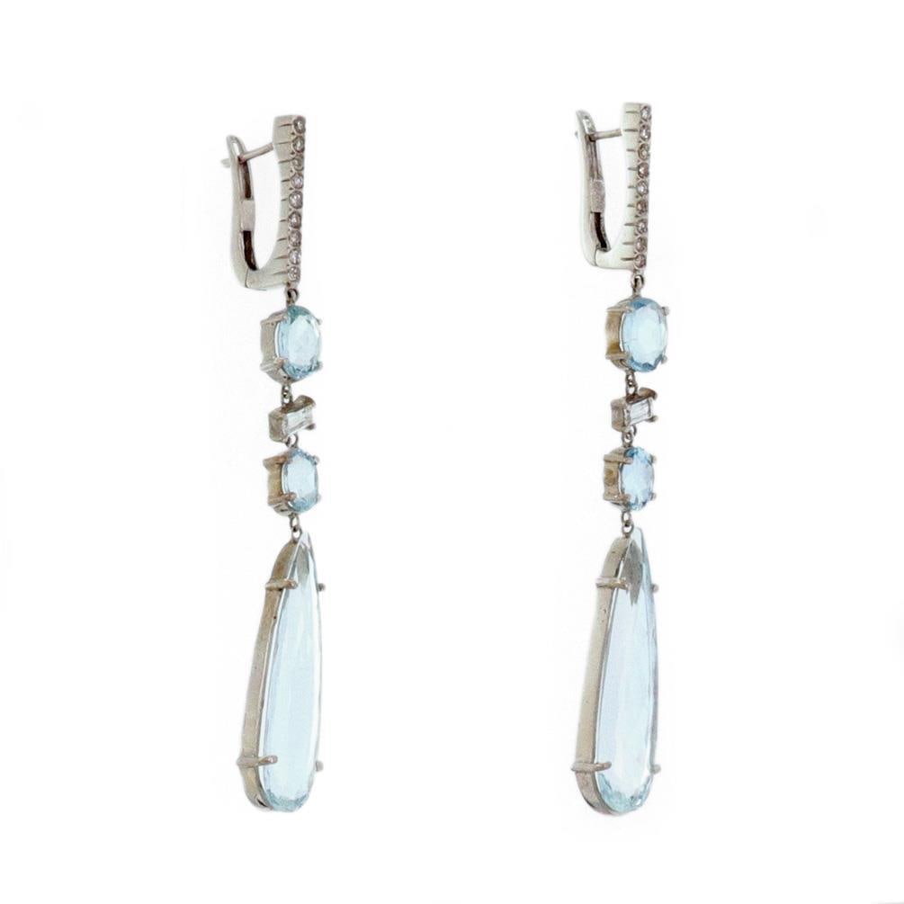 Elegant 22ct Aquamarine Diamond Long Dangle Earrings 18k White Gold: Elegant 22ct Aquamarine Diamond Long Dangle Earrings 18k White Gold Elevate your elegance with these stunning long dangle earrings, beautifully crafted from 18k white gold. The earrings feature a slee