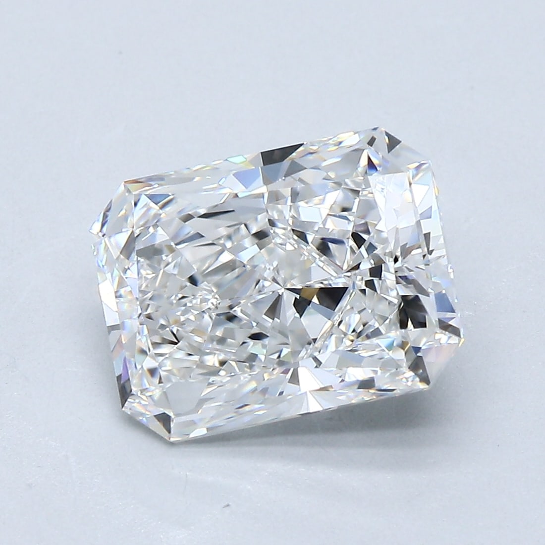 Loose Diamond - RADIANT 3.5ct E VS1: Loose Diamond - RADIANT 3.5ct E VS1 Source: Natural Mined Diamond Shape: RADIANT Carats: 3.5 Color: E Clarity: VS1 Certification: GIA Condition: Pre-Owned PLEASE NOTE: Framed, Large, or heavy items do