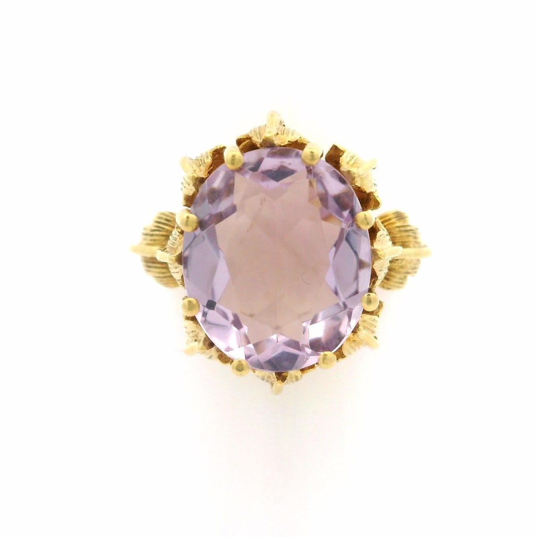 Vintage 18k Yellow Gold Amethyst Flower Cocktail Ring 12x10mm: Vintage 18k Yellow Gold Amethyst Flower Cocktail Ring 12x10mm This exquisite vintage ring showcases a stunning natural genuine Amethyst, beautifully crafted in an elegant flower design. The ring featu