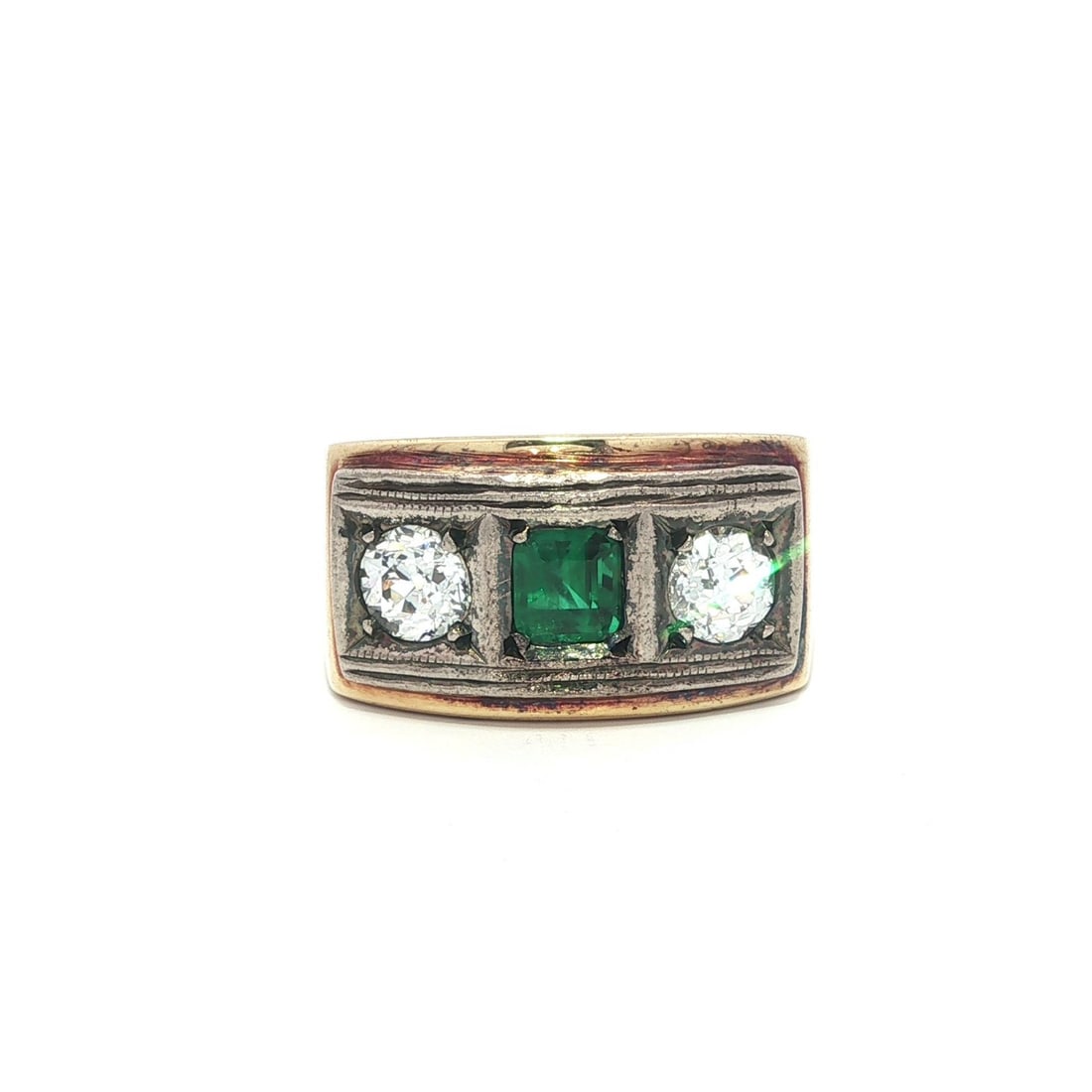 Antique 14k Yellow Gold Silver Top Diamond Emerald 3 Stone Band Ring: Antique 14k Yellow Gold Silver Top Diamond Emerald 3 Stone Band Ring This exquisite antique men's ring features a striking combination of synthetic emerald and genuine old mine cut diamonds, elegantly