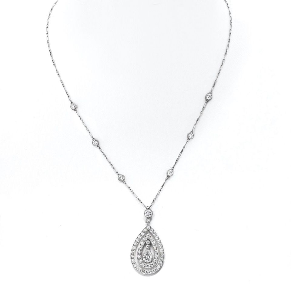 J.E. Caldwell Platinum Diamond Pendant 3.85ct on Diamond Chain: J.E. Caldwell Platinum Diamond Pendant 3.85ct on Diamond Chain Discover this stunning estate necklace crafted by the renowned J.E. Caldwell, known for its luxury and exceptional craftsmanship. This ex