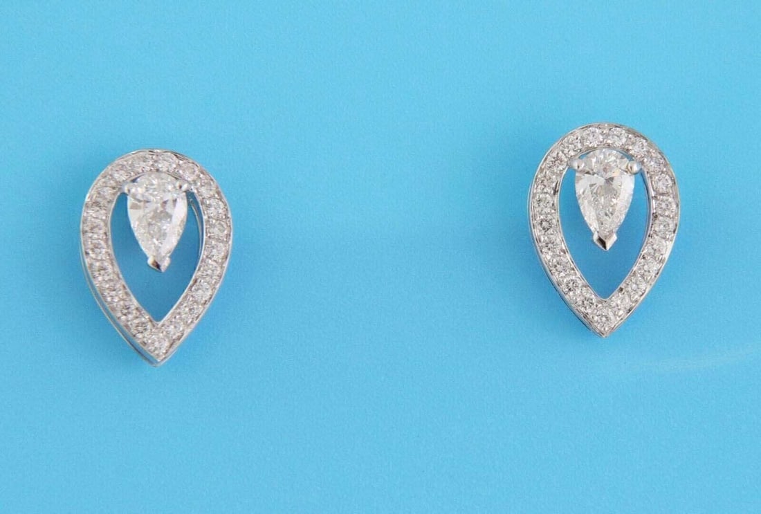 Lovelight Pear Diamond Stud Earrings 18k White Gold by Fred of Paris: Lovelight Pear Diamond Stud Earrings 18k White Gold by Fred of Paris These Fred of Paris Lovelight earrings are crafted from 18k white gold and feature pear-shaped diamonds. Made in France, the stud e