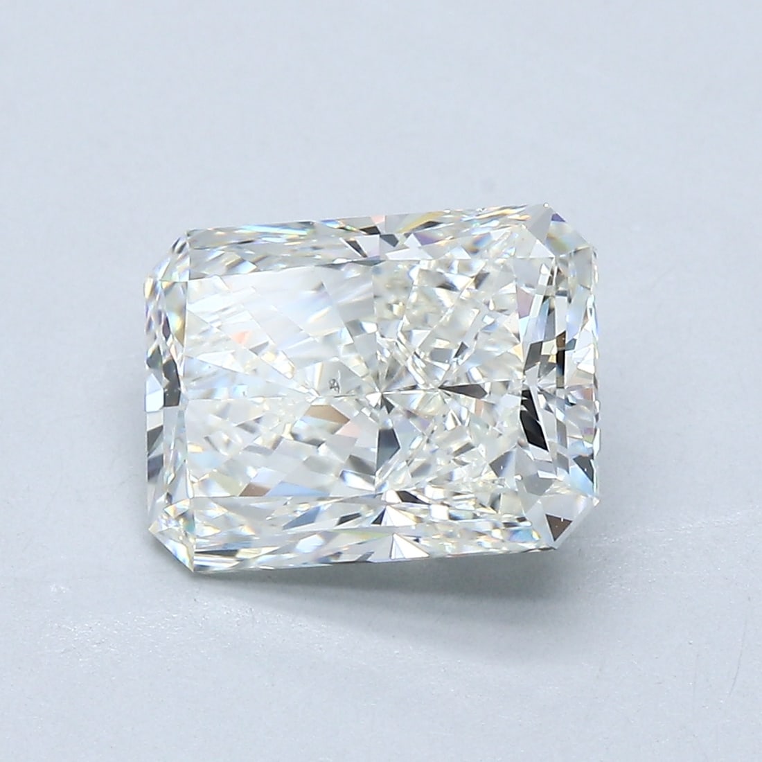 Loose Diamond - RADIANT 3.01ct I SI1: Loose Diamond - RADIANT 3.01ct I SI1 Source: Natural Mined Diamond Shape: RADIANT Carats: 3.01 Color: I Clarity: SI1 Certification: GIA Condition: Pre-Owned PLEASE NOTE: Framed, Large, or heavy items