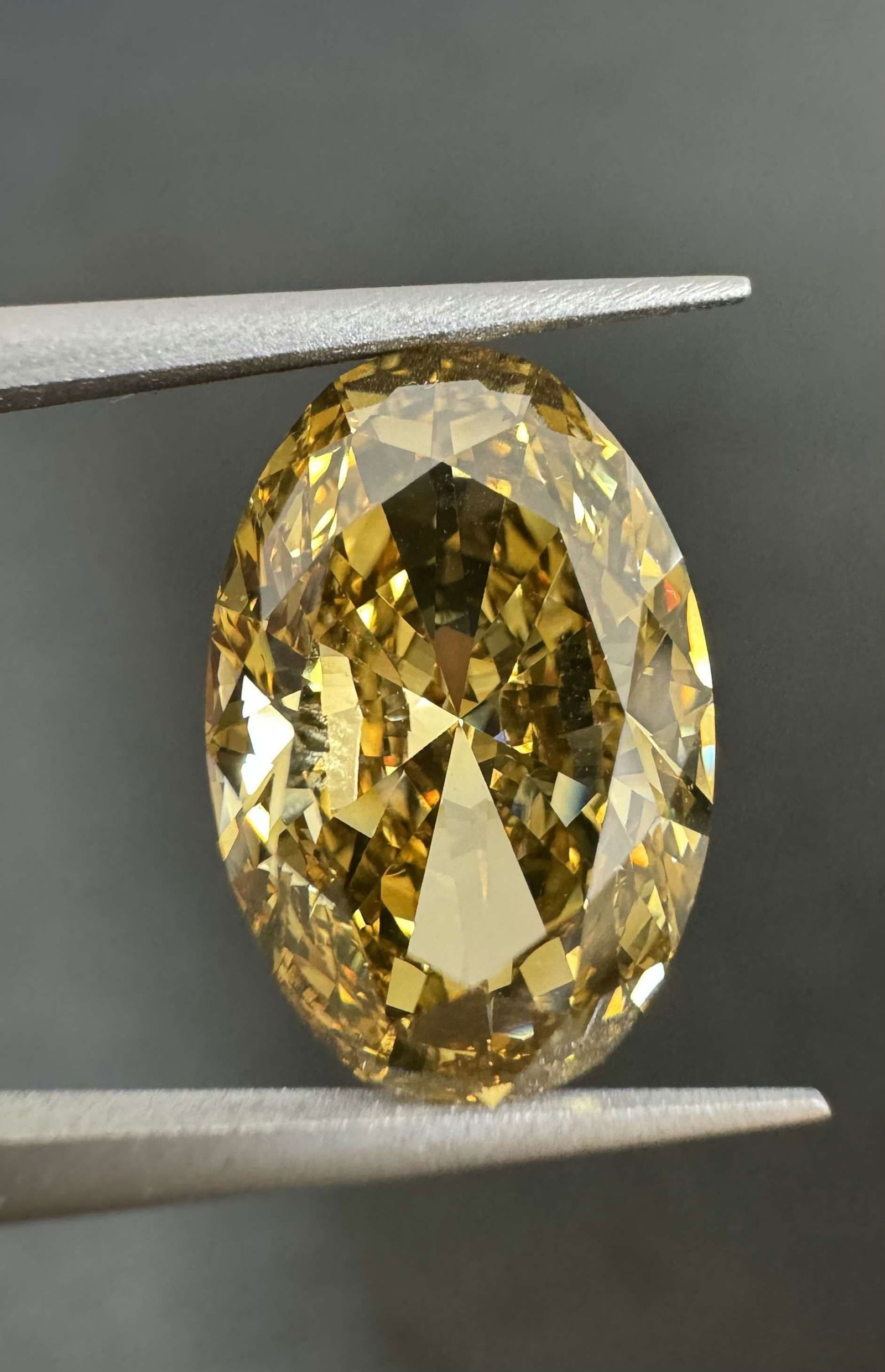 Loose Diamond - OVAL 7.08ct Fancy Dark Brown Yellow VVS1: Loose Diamond - OVAL 7.08ct Fancy Dark Brown Yellow VVS1 Source: Natural Shape: OVAL Carats: 7.08 Color: Fancy Dark Brown Yellow Certification: GIA Video: