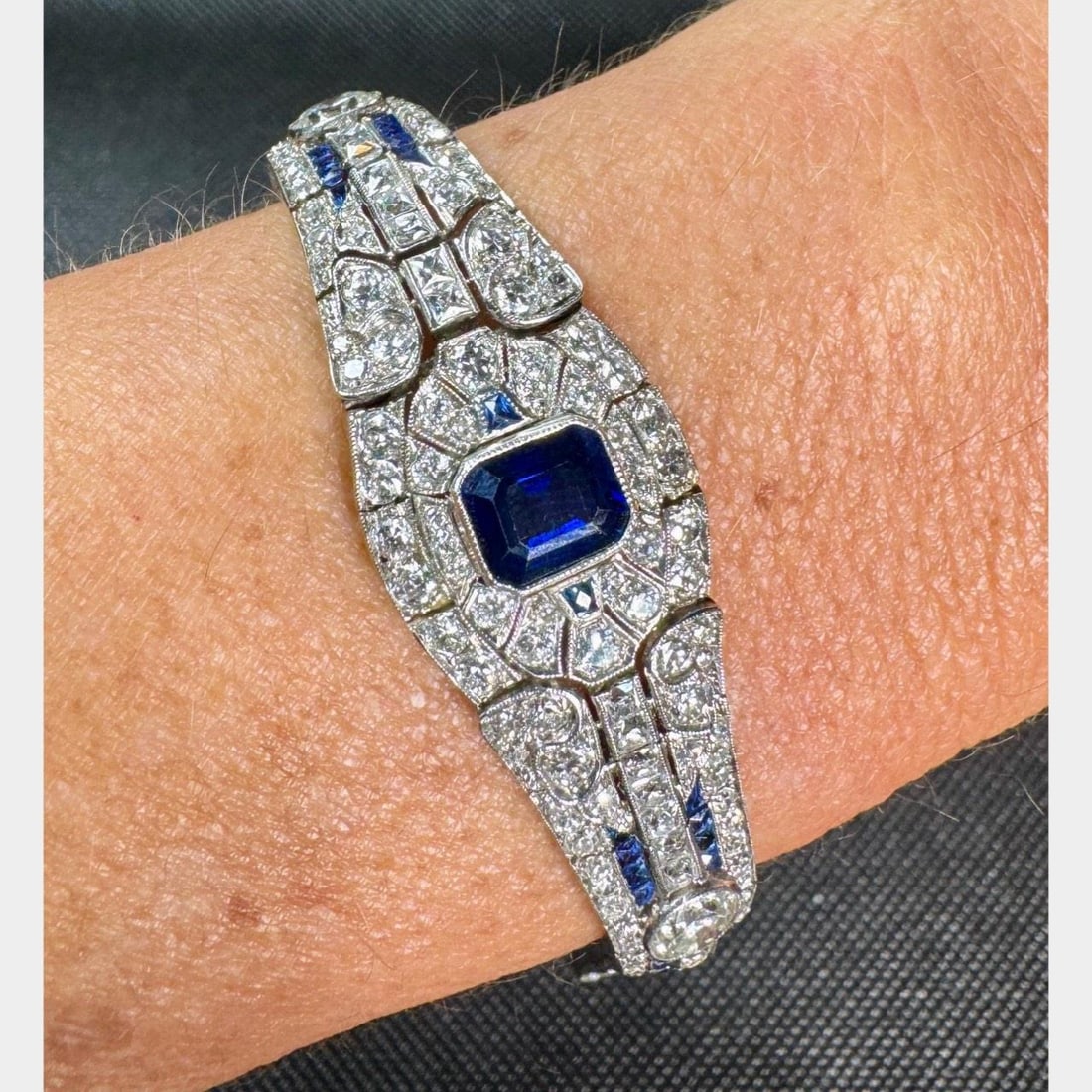 OSCAR HEYMAN Art Deco Platinum Bracelet with 2.25 Ct Sapphire and Diamonds: OSCAR HEYMAN Art Deco Platinum Bracelet with 2.25 Ct Sapphire and Diamonds This exquisite Art Deco bracelet, crafted by Oscar Heyman, showcases a stunning design in platinum featuring a central approx