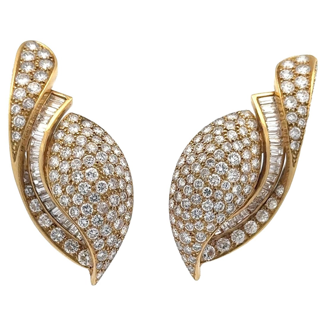 Harbor Diamonds Retro 18KT Gold Diamond Earrings 16.50 Carats: Harbor Diamonds Retro 18KT Gold Diamond Earrings 16.50 Carats These stunning large round and baguette diamond earring climbers are crafted from 18KT yellow gold, showcasing an exquisite blend of brill