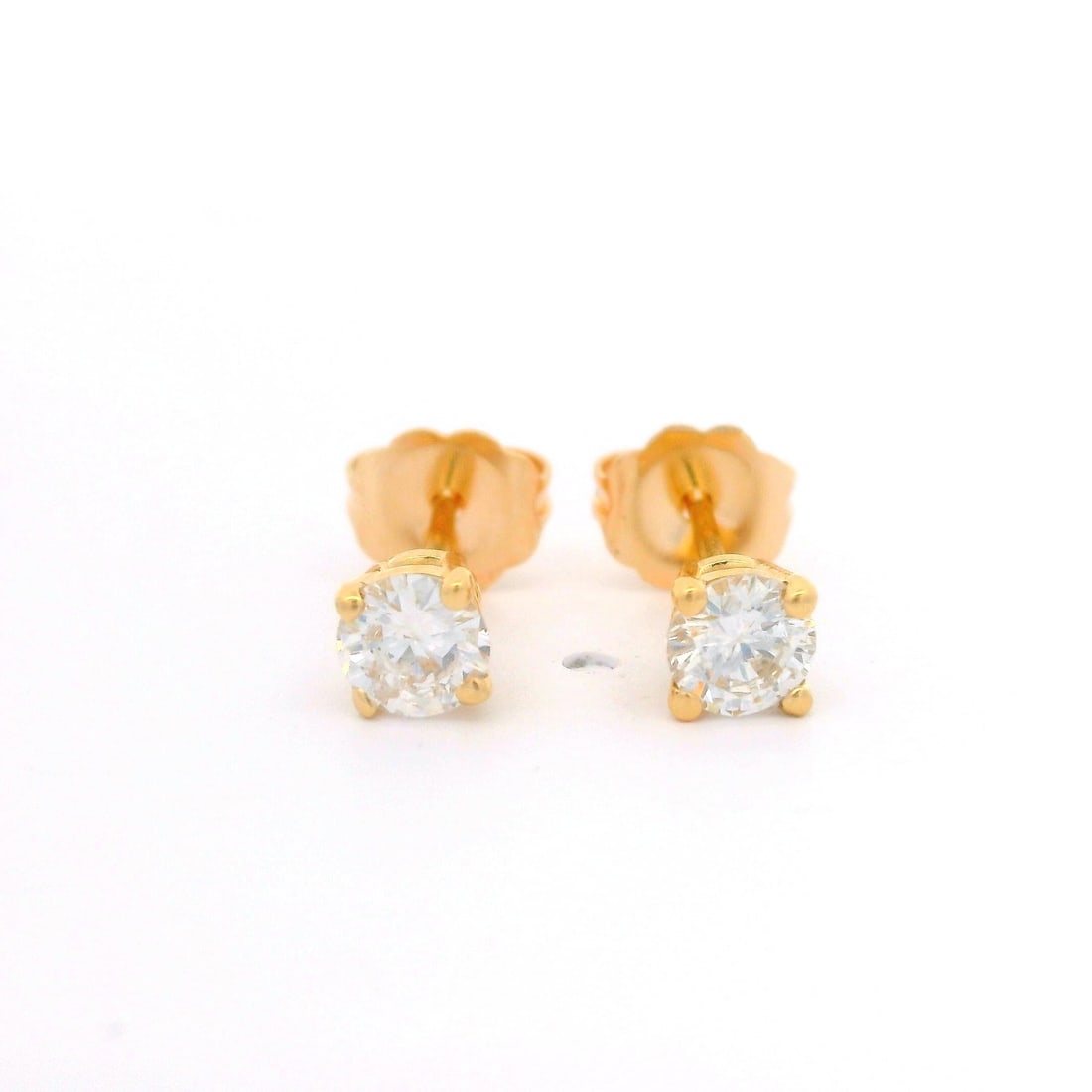 14k Yellow Gold 0.54ctw VS G Diamond Classic Stud Earrings: 14k Yellow Gold 0.54ctw VS G Diamond Classic Stud Earrings Elevate your style with these exquisite 14k Yellow Gold Classic Stud Earrings, featuring a stunning total carat weight of 0.54ctw of natural