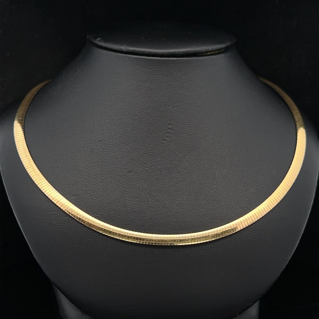 Reversible 10k Yellow and White Gold Omega Chain Necklace 17 Inch 4mm Italy: Reversible 10k Yellow and White Gold Omega Chain Necklace 17 Inch 4mm Italy This Italian omega link chain necklace is crafted from solid 10k yellow and white gold. Featuring a reversible design, it of