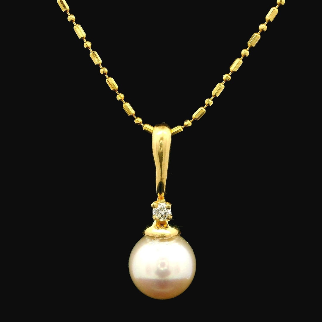 14k Yellow Gold Pearl Diamond Pendant Necklace 18" Chain: 14k Yellow Gold Pearl Diamond Pendant Necklace 18" Chain This exquisite necklace features a stunning 14k yellow gold pearl and diamond enhancer, elegantly showcased on an 18-inch faceted bar bead chai