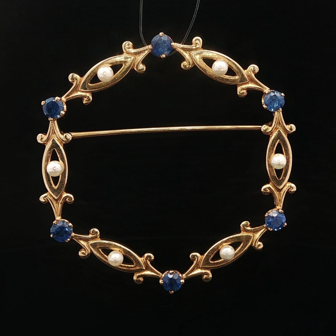 Vintage 14k Gold GIA Certified 1ct Blue Sapphire Pearl Brooch: Vintage 14k Gold GIA Certified 1ct Blue Sapphire Pearl Brooch This exquisite vintage brooch showcases a stunning combination of natural blue sapphires and cultured seed pearls arranged in a beautiful